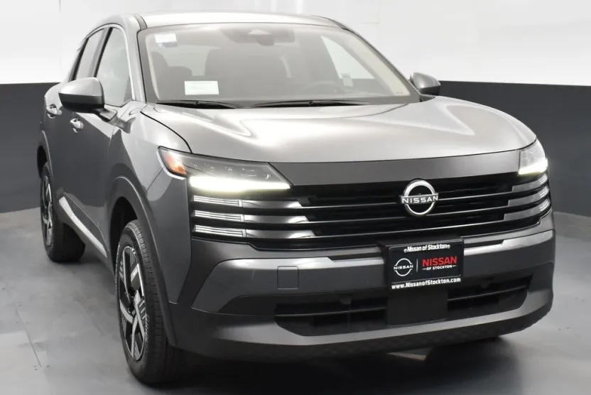 2025 Nissan Kicks SV photo 1