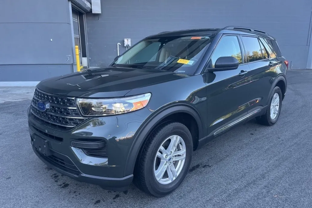 2022 Ford Explorer XLT photo 1