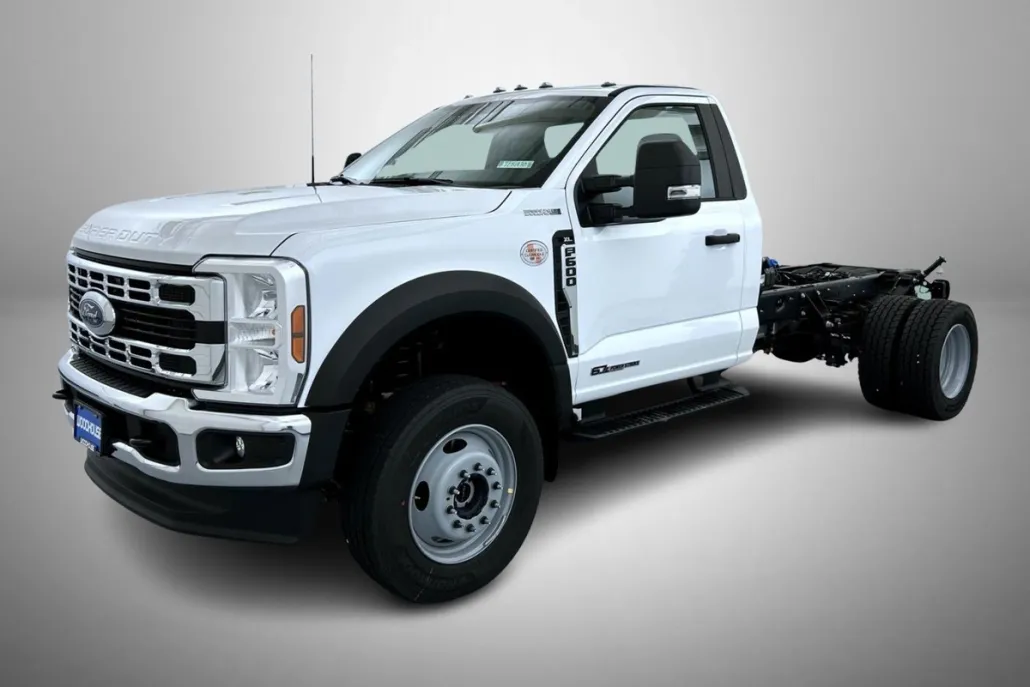 2025 Ford F-600 photo 1