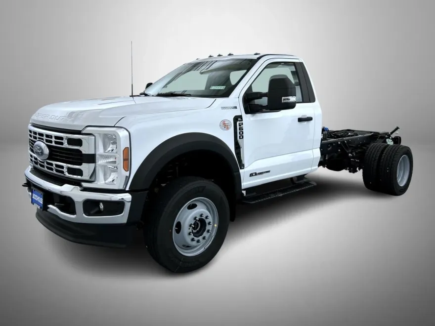 2025 Ford F-600 photo 1