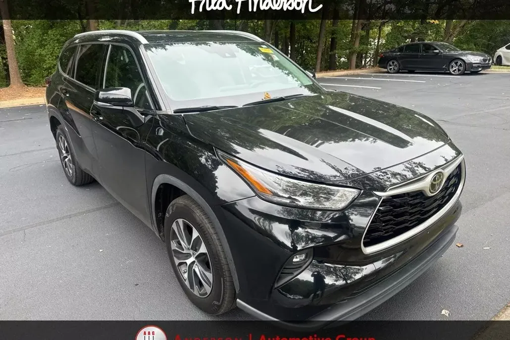 2022 Toyota Highlander XLE photo 1