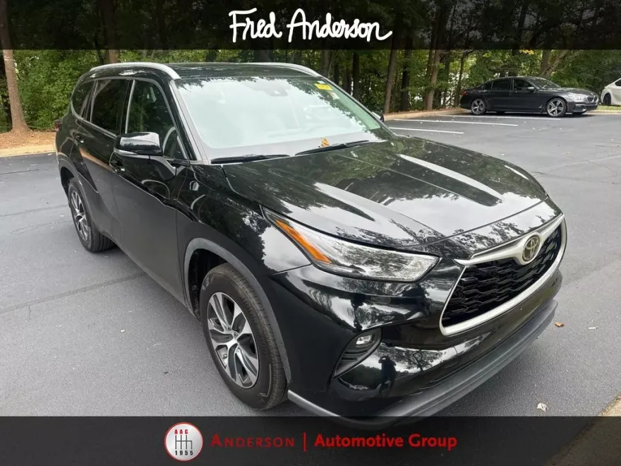 2022 Toyota Highlander XLE photo 1