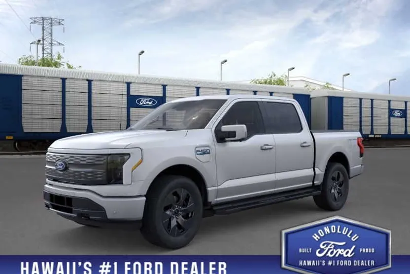 2025 Ford F-150 Lightning Lariat photo 1