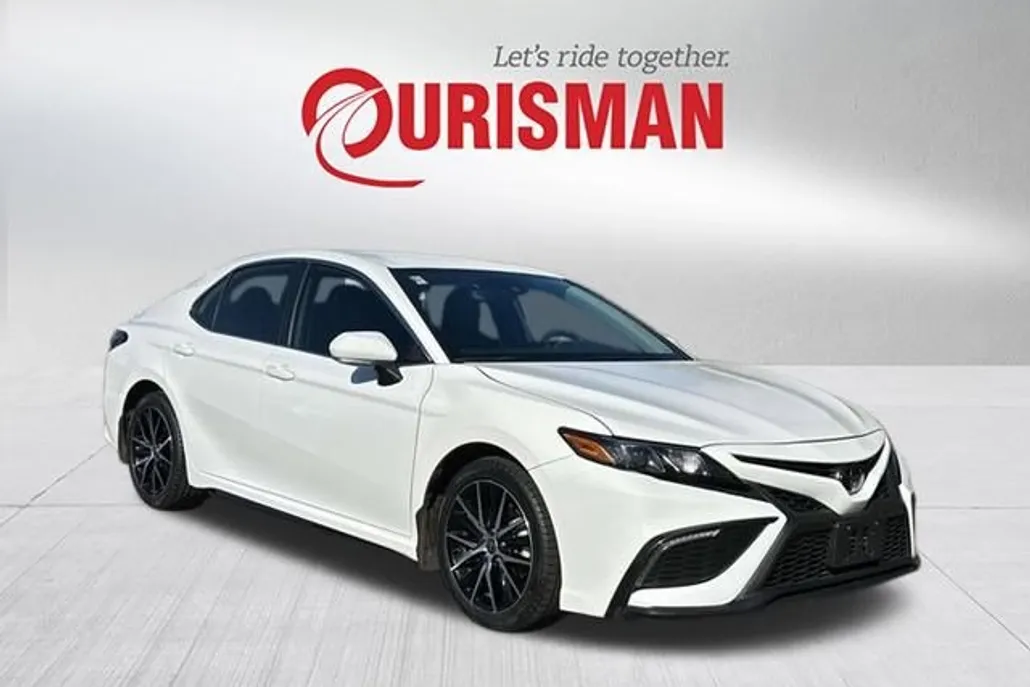 2024 Toyota Camry SE photo 1