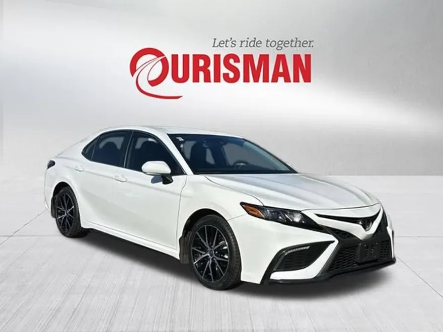 2024 Toyota Camry SE photo 1