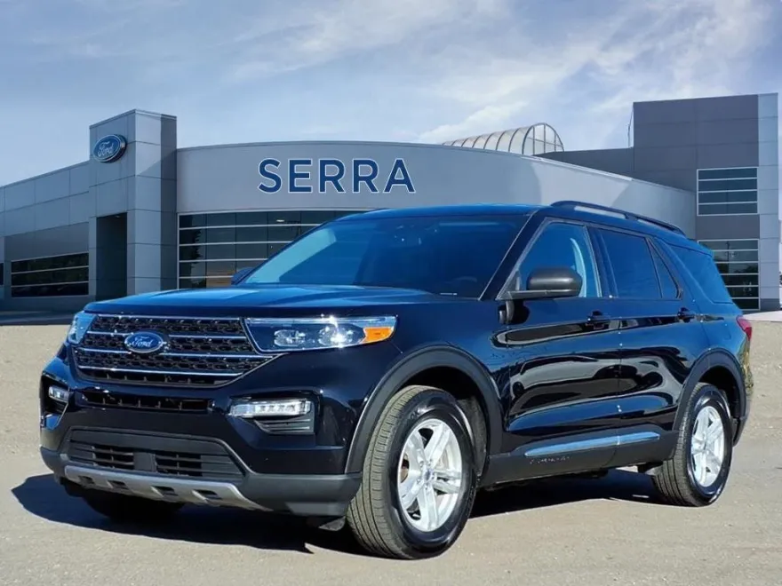 2023 Ford Explorer XLT photo 1