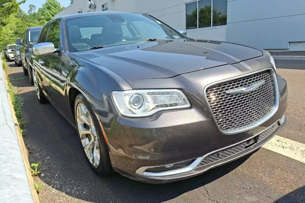 2017 Chrysler 300 C Platinum photo 1
