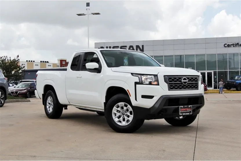 2024 Nissan Frontier SV photo 1