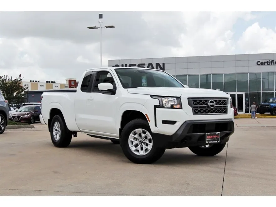 2024 Nissan Frontier SV photo 1