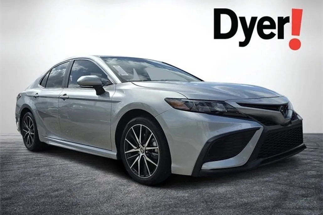 2024 Toyota Camry SE photo 1
