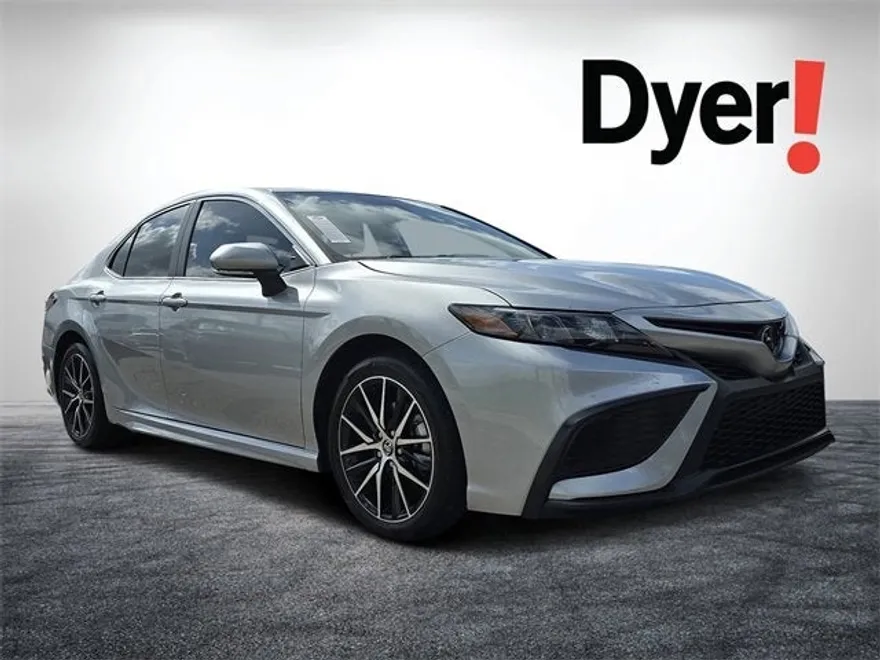 2024 Toyota Camry SE photo 1