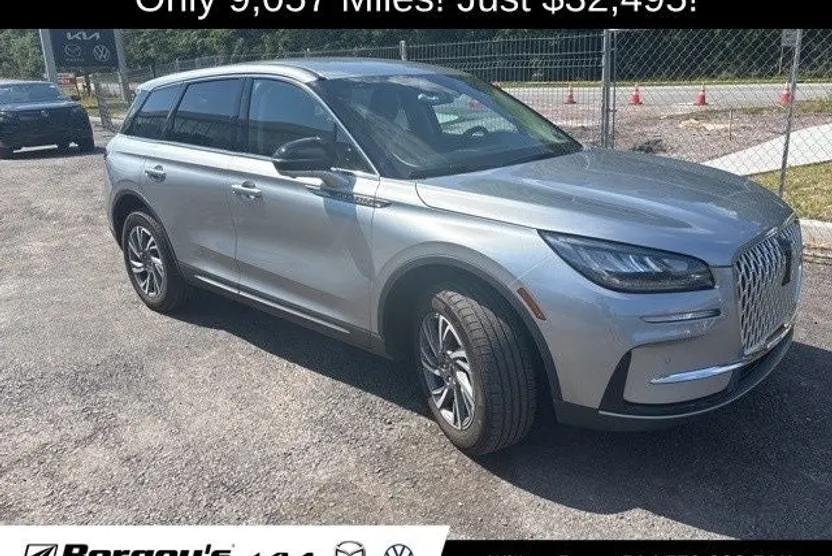 2023 Lincoln Corsair Standard photo 1