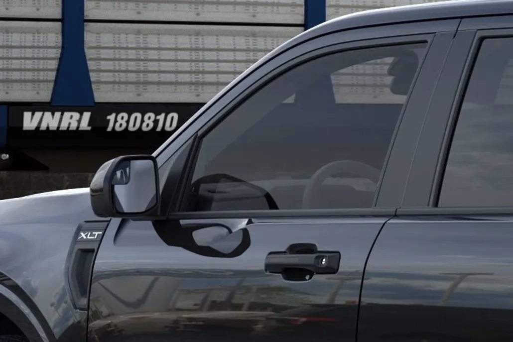 2025 Ford Maverick XLT photo 1