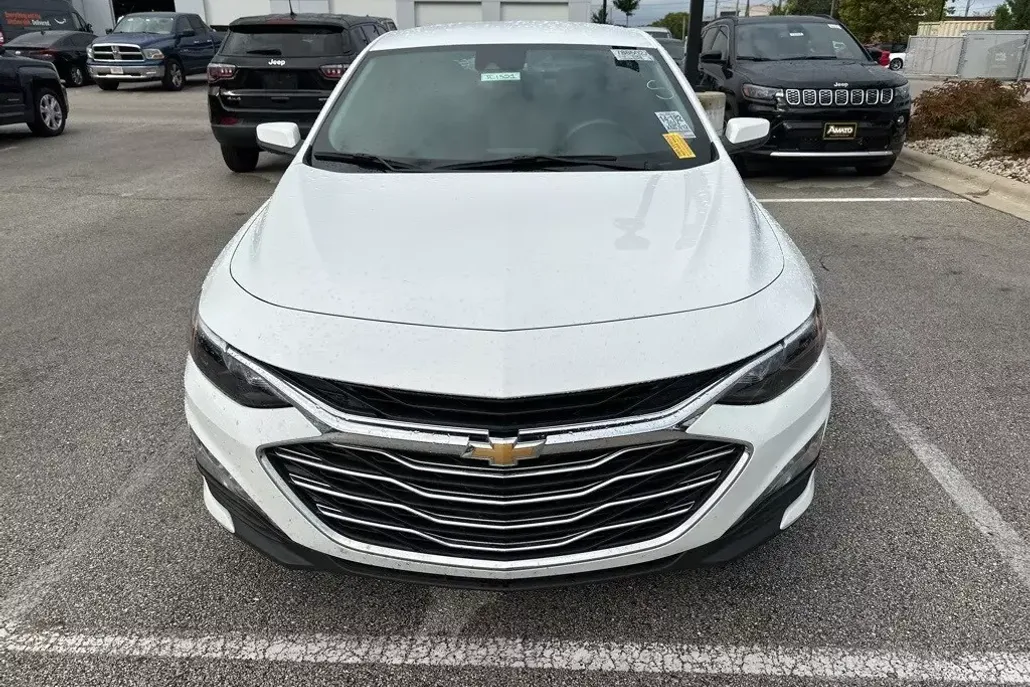2024 Chevrolet Malibu 1LT photo 1