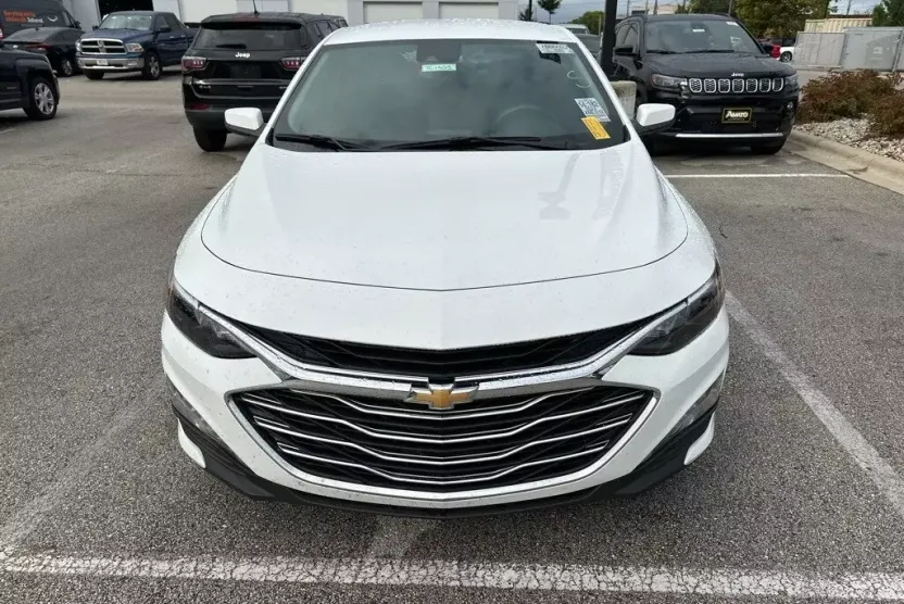 2024 Chevrolet Malibu 1LT photo 1