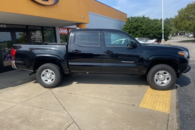 2023 Toyota Tacoma SR5 photo 1