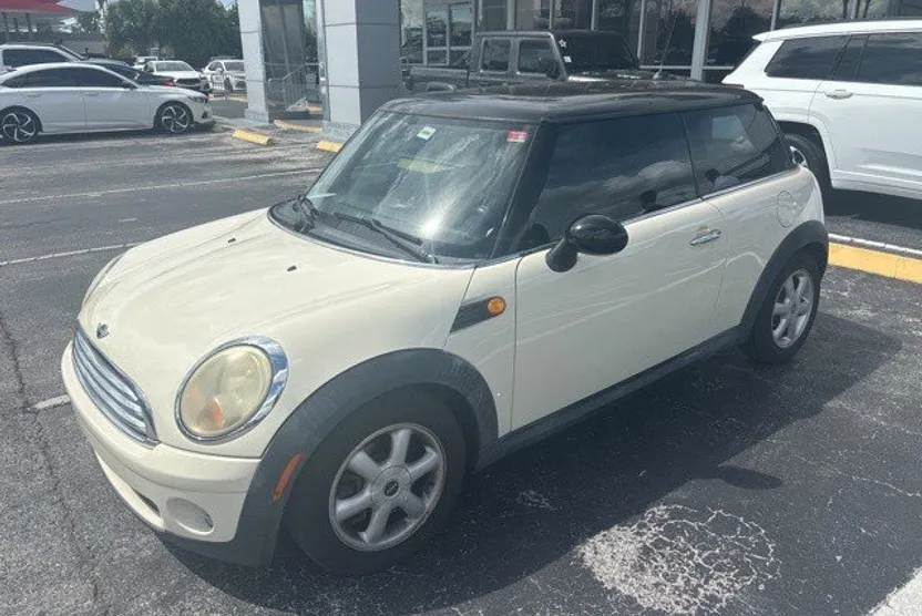 2010 Mini Cooper Hardtop Base photo 1