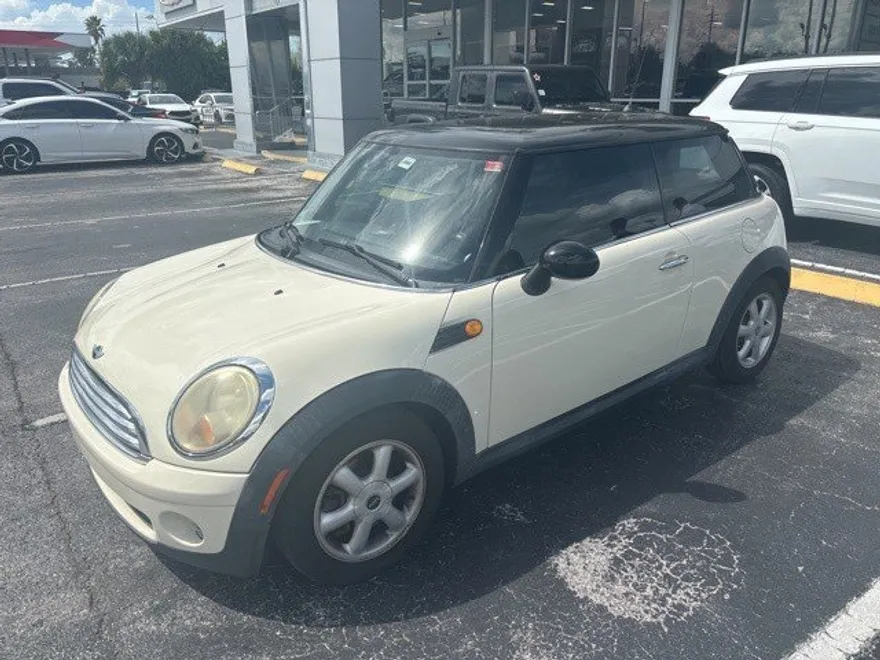 2010 Mini Cooper Hardtop Base photo 1