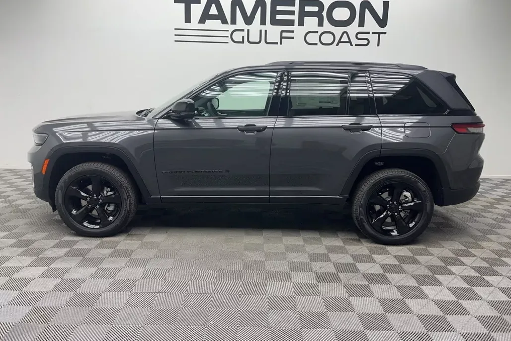 2025 Jeep Grand Cherokee Limited photo 1