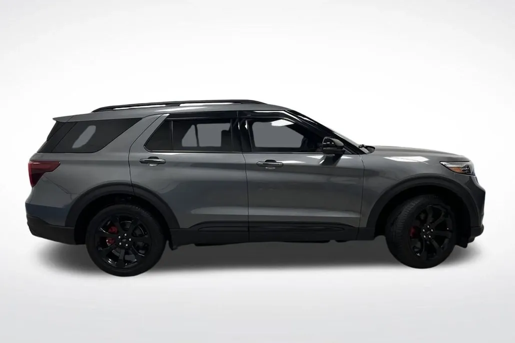 2023 Ford Explorer ST photo 1