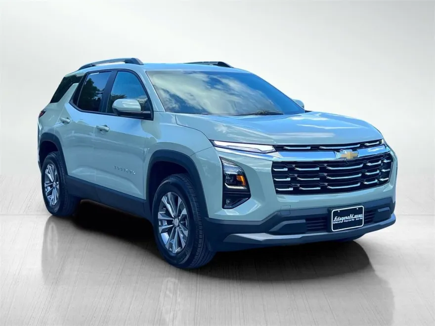 2025 Chevrolet Equinox LT photo 1