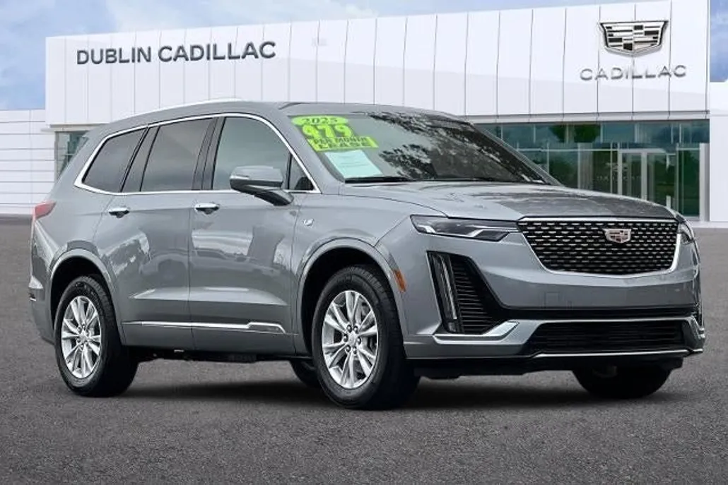 2025 Cadillac XT6 Luxury photo 1