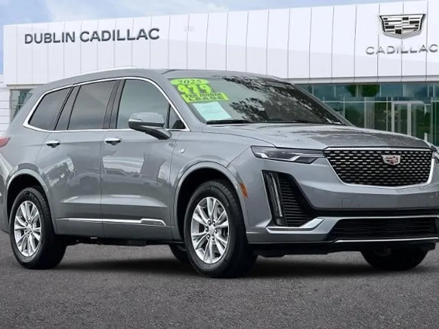 2025 Cadillac XT6 Luxury photo 1