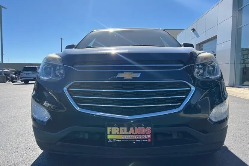 2017 Chevrolet Equinox LT photo 1