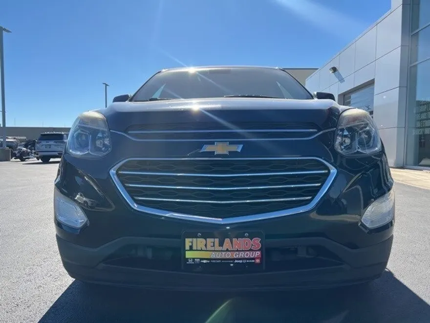 2017 Chevrolet Equinox LT photo 1