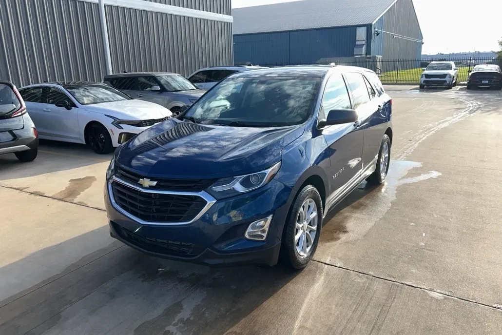 2019 Chevrolet Equinox LT photo 1
