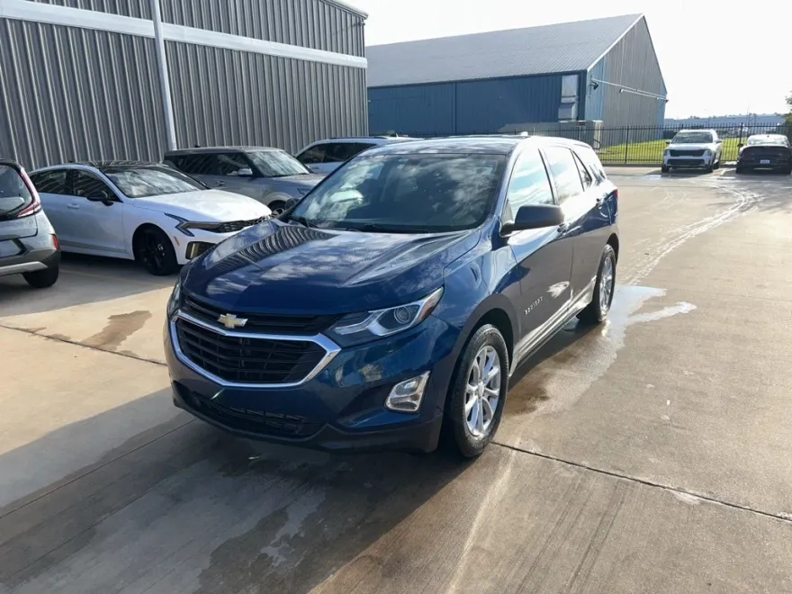 2019 Chevrolet Equinox LT photo 1
