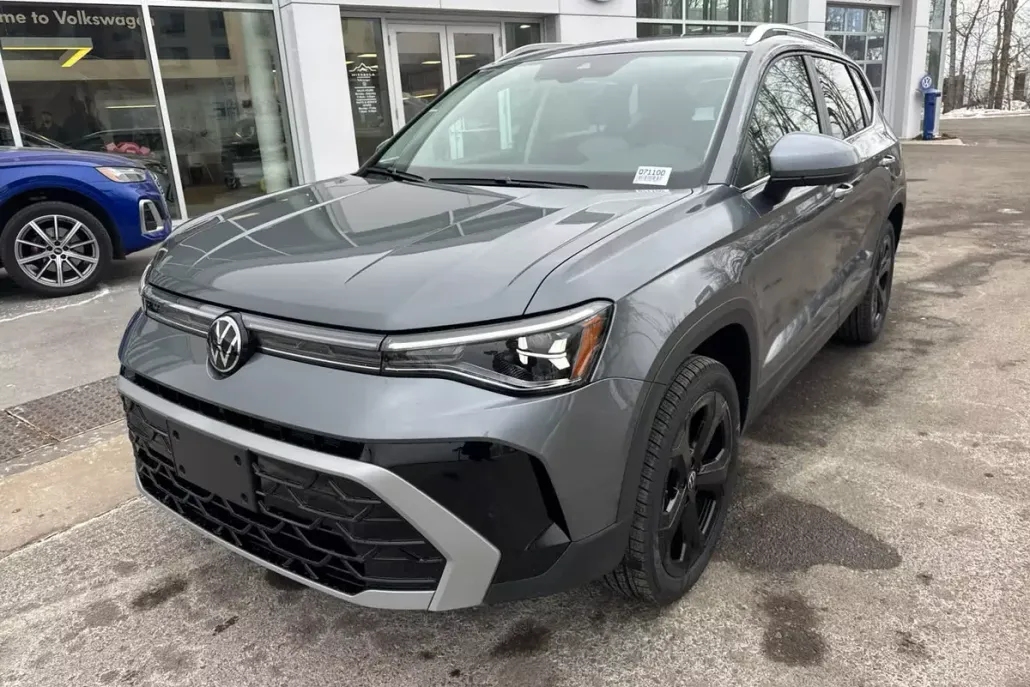 2025 Volkswagen Taos SEL photo 1
