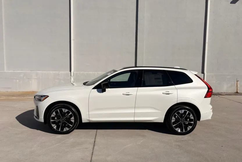 2026 Volvo XC60 B5 Plus photo 1