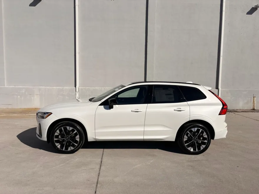 2026 Volvo XC60 B5 Plus photo 1