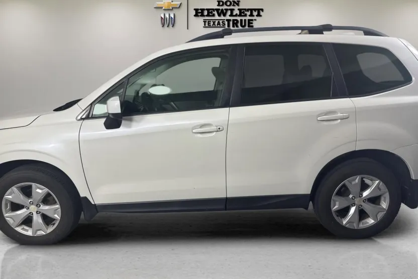 2016 Subaru Forester 2.5i Premium photo 1