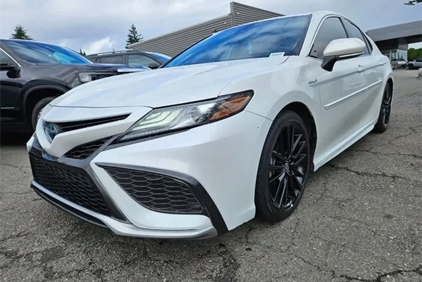 2021 Toyota Camry Hybrid XSE photo 1