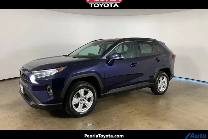 2021 Toyota RAV4 XLE photo 1