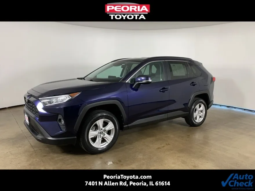 2021 Toyota RAV4 XLE photo 1