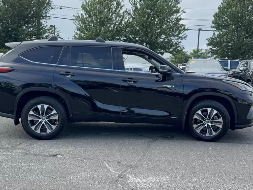 2020 Toyota Highlander Hybrid XLE photo 1