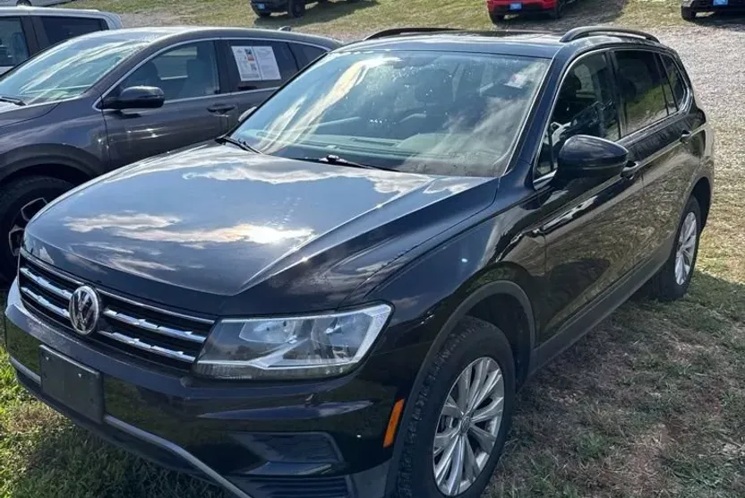 2019 Volkswagen Tiguan SEL R-Line photo 1