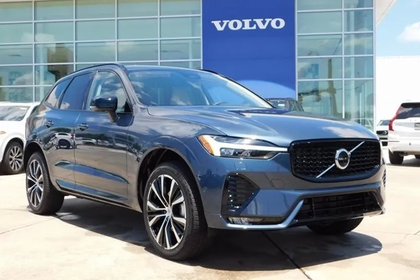 2025 Volvo XC60 B5 Plus photo 1