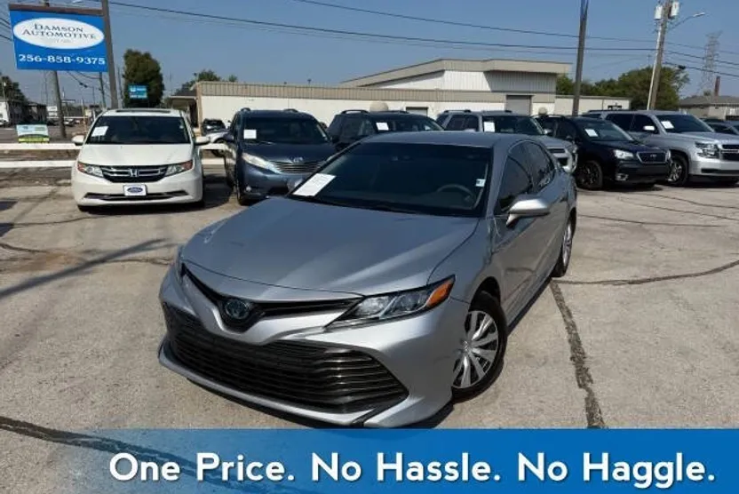 2018 Toyota Camry Hybrid LE photo 1