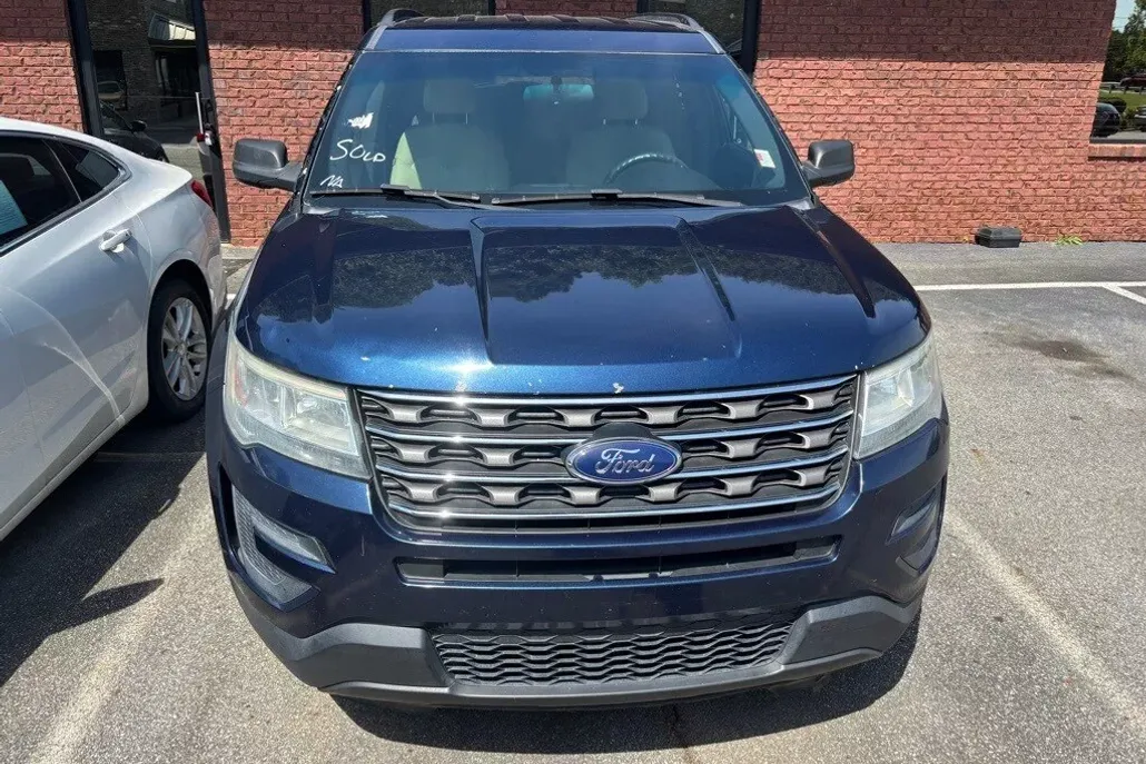 2017 Ford Explorer Base photo 1