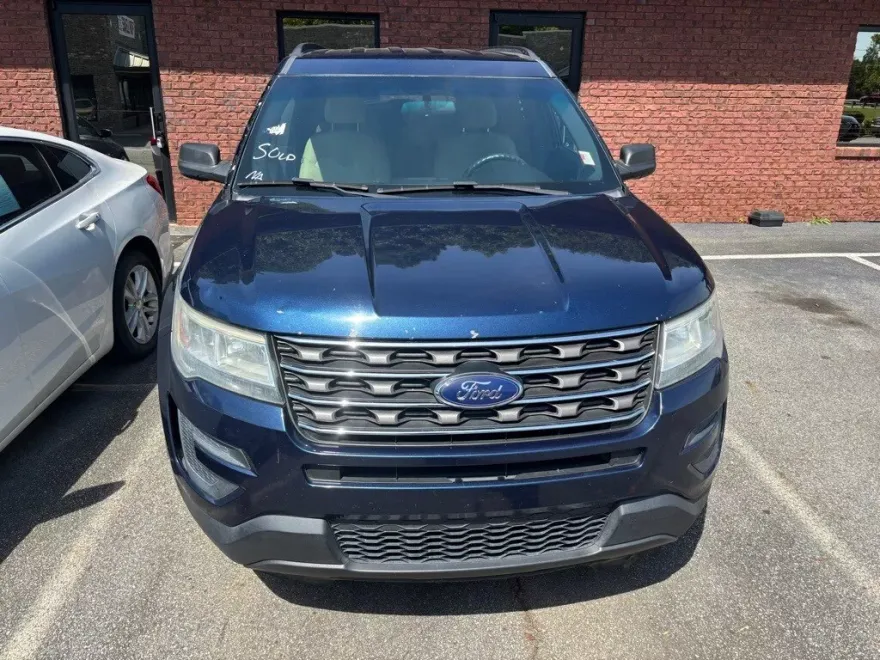 2017 Ford Explorer Base photo 1