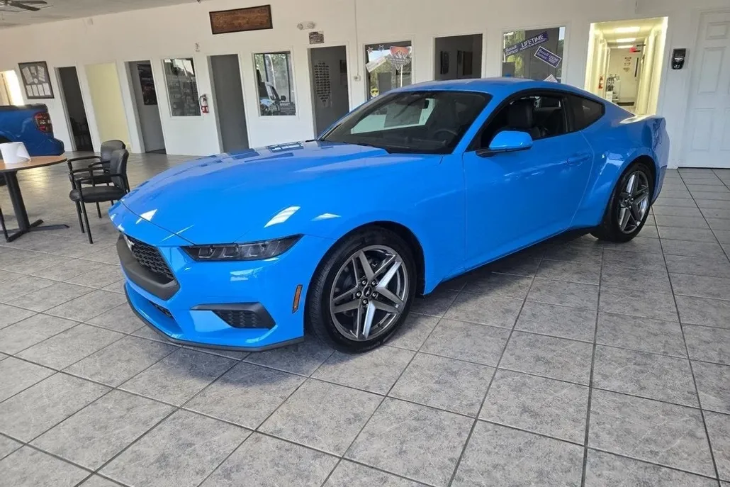 2025 Ford Mustang EcoBoost photo 1