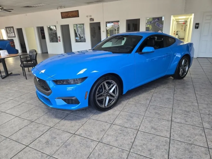 2025 Ford Mustang EcoBoost photo 1