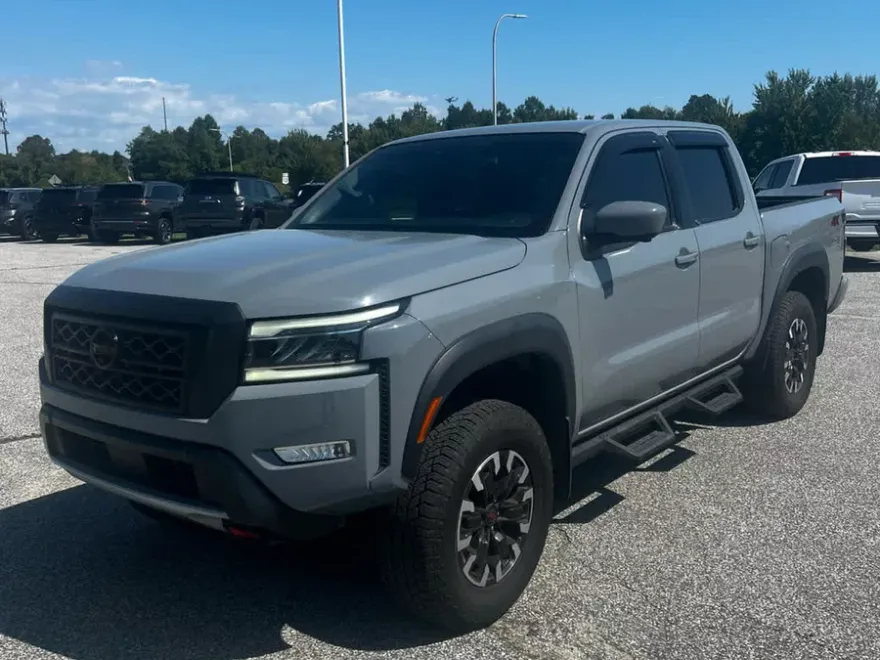 2023 Nissan Frontier PRO-4X Crew Cab photo 1