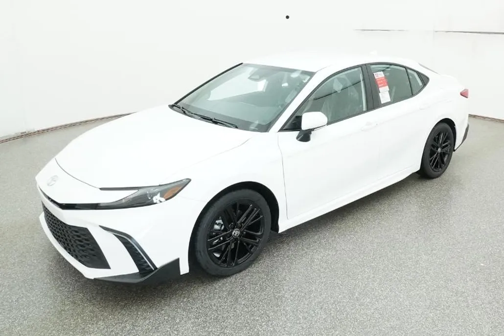 2025 Toyota Camry SE photo 1