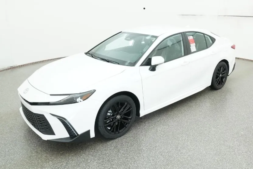 2025 Toyota Camry SE photo 1