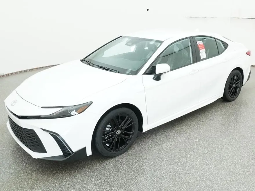 2025 Toyota Camry SE photo 1